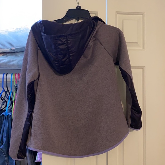 Girls large under armor jacket - Picture 2 of 3